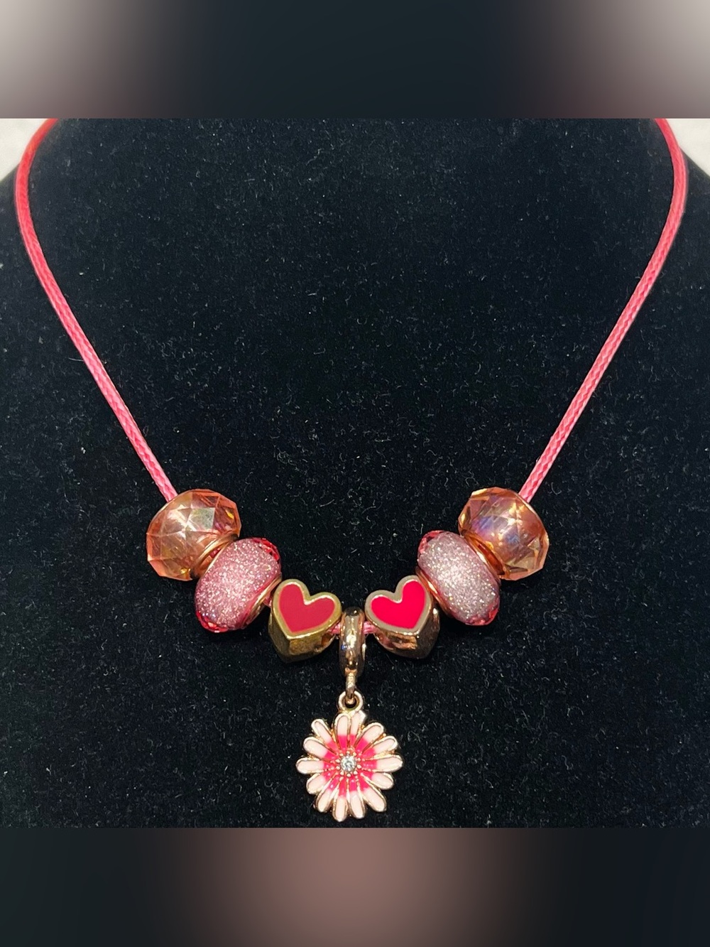 Pink Daisy Pendant Bead Necklace